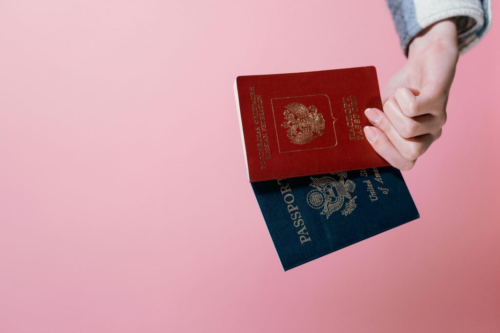 Паспорти та ID-картки  Свідоцтва про народження, шлюб, розлучення  Дипломи, атестати, сертифікати  Медичні довідки, страхові документи  Дозвільні документи для міграції, віз та громадянства